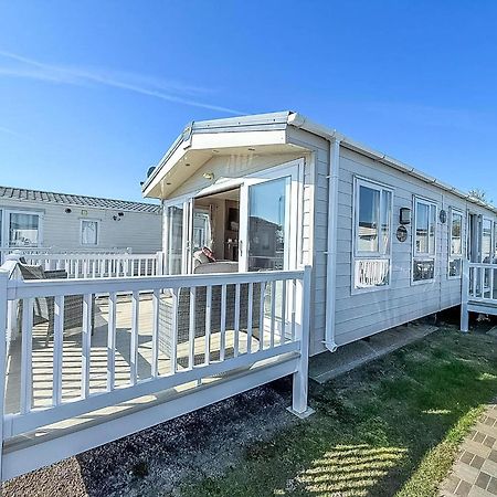 Beautiful Caravan With Decking Wifi At St Osyth Beach Holiday Park Ref 28077Dw Clacton-on-Sea Bagian luar foto