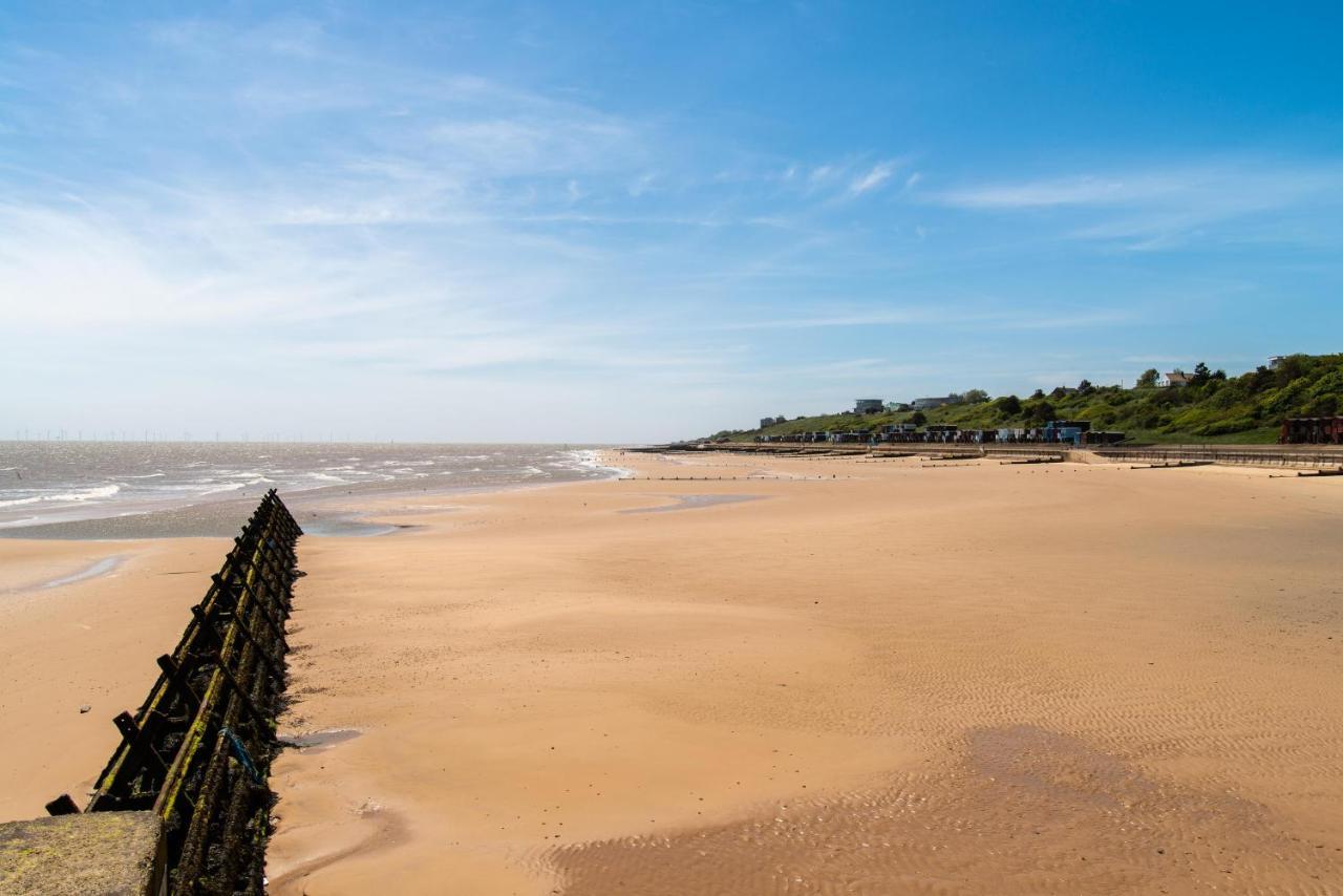 Beautiful Caravan With Decking Wifi At St Osyth Beach Holiday Park Ref 28077Dw Clacton-on-Sea Bagian luar foto