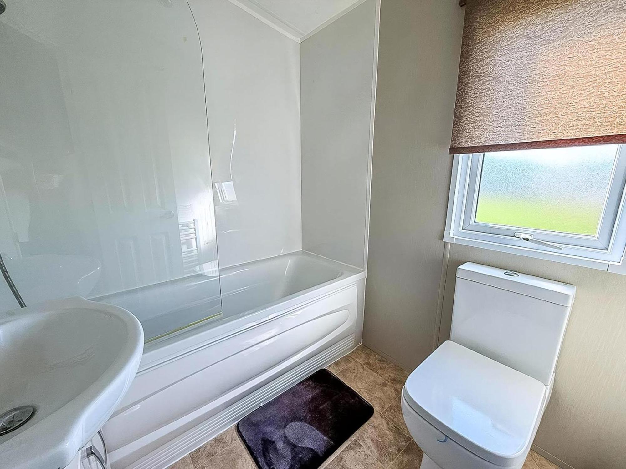 Beautiful Caravan With Decking Wifi At St Osyth Beach Holiday Park Ref 28077Dw Clacton-on-Sea Bagian luar foto