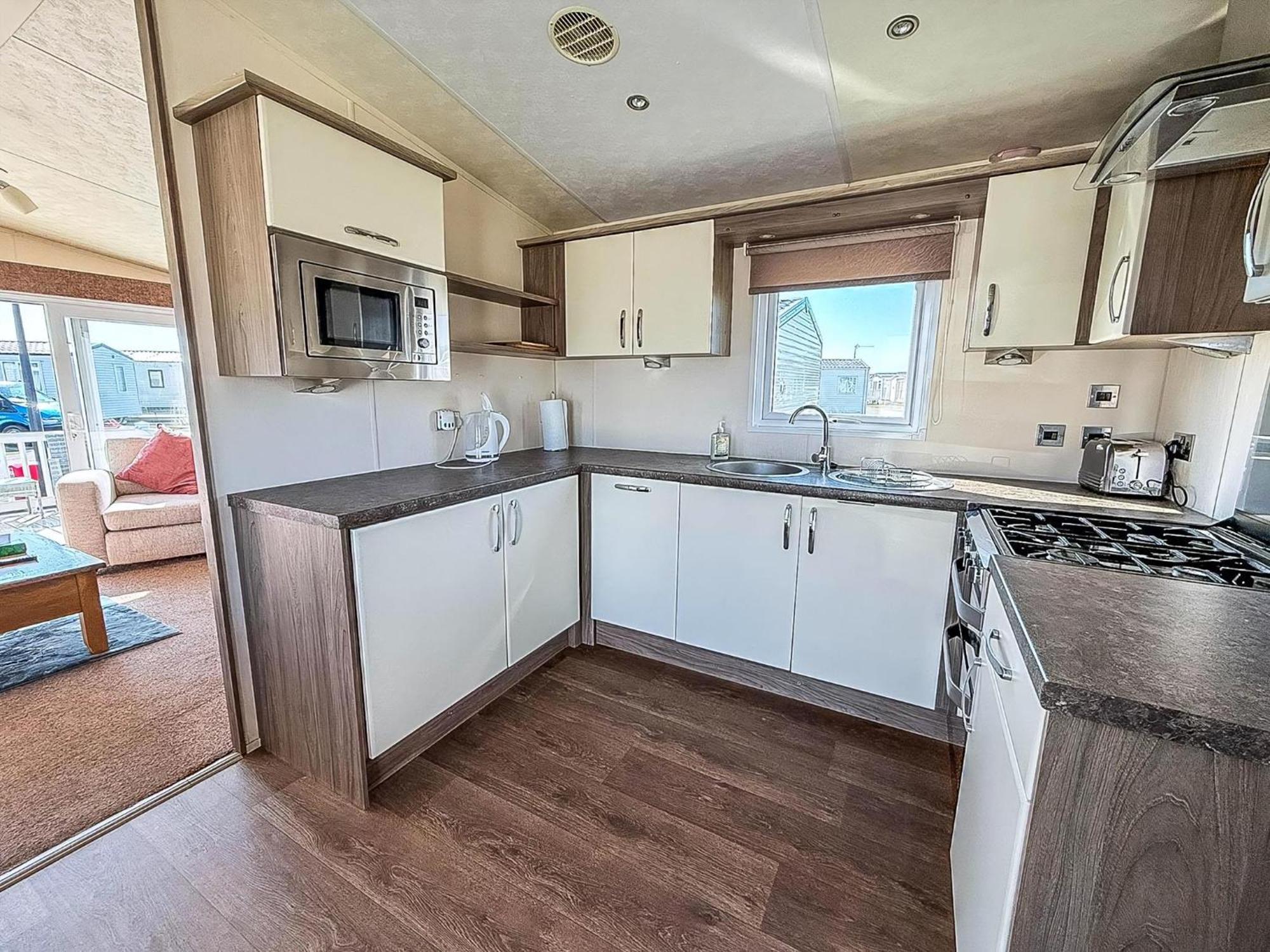 Beautiful Caravan With Decking Wifi At St Osyth Beach Holiday Park Ref 28077Dw Clacton-on-Sea Bagian luar foto