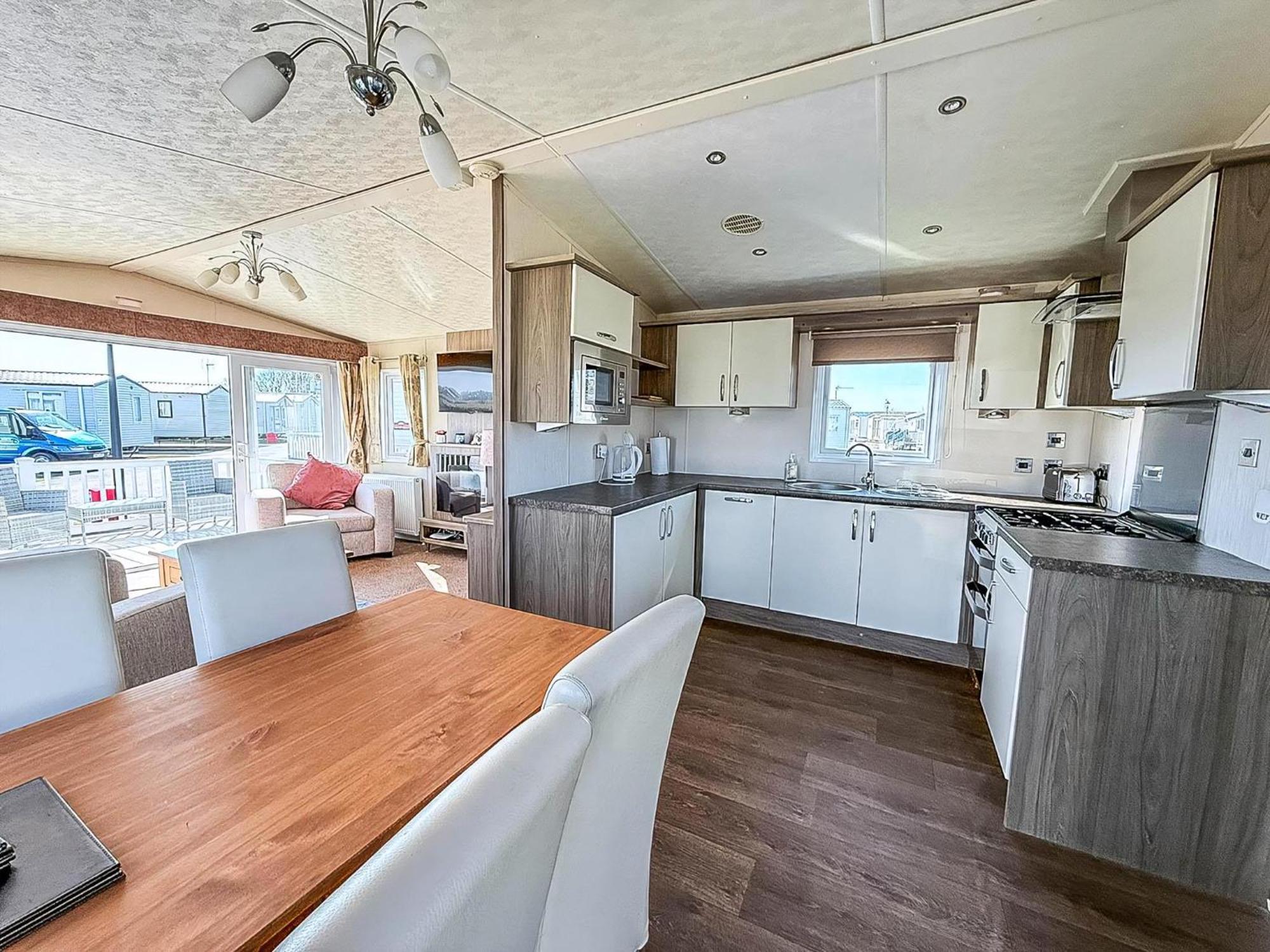 Beautiful Caravan With Decking Wifi At St Osyth Beach Holiday Park Ref 28077Dw Clacton-on-Sea Bagian luar foto